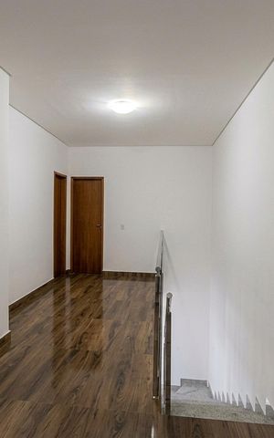 Casa de condomínio para alugar com 250m², 5 quartos e 4 vagas Casa de condomínio para alugar com 250m², 5 quartos e 4 vagasCorredor