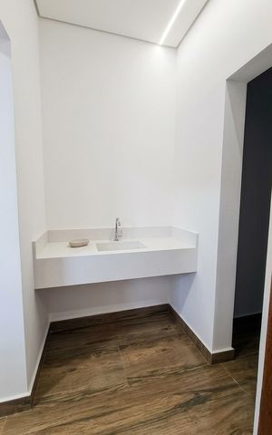 Casa de condomínio para alugar com 250m², 5 quartos e 4 vagas Casa de condomínio para alugar com 250m², 5 quartos e 4 vagasBanheiro
