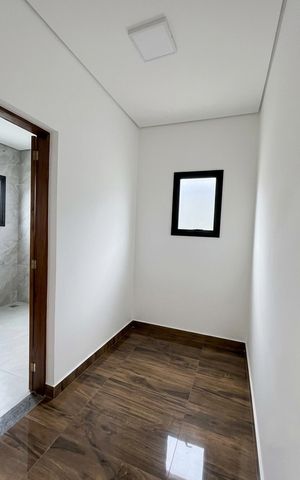 Casa de condomínio para alugar com 250m², 5 quartos e 4 vagas Casa de condomínio para alugar com 250m², 5 quartos e 4 vagasCorredor