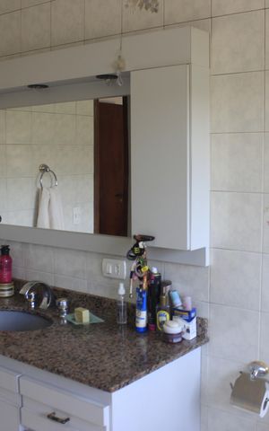 Casa à venda com 420m², 4 quartos e 4 vagasBanheiro social