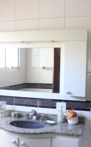 Casa à venda com 420m², 4 quartos e 4 vagasBanheiro da Suíte 1