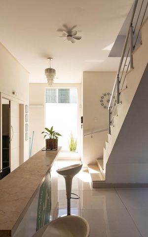 Casa à venda com 375m², 3 quartos e 7 vagas Casa à venda com 375m², 3 quartos e 7 vagasSala