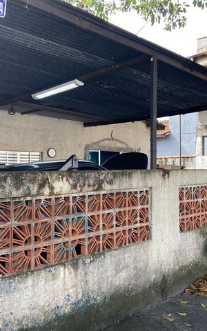 Casa à venda com 300m², 3 quartos e 4 vagas Casa à venda com 300m², 3 quartos e 4 vagasFachada