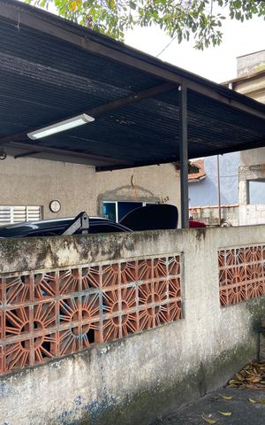 Casa à venda com 300m², 3 quartos e 4 vagas Casa à venda com 300m², 3 quartos e 4 vagasFachada