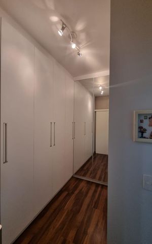 Casa de condomínio para alugar com 400m², 4 quartos e 4 vagas Casa de condomínio para alugar com 400m², 4 quartos e 4 vagasCloset
