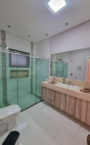 Casa de condomínio para alugar com 400m², 4 quartos e 4 vagas Casa de condomínio para alugar com 400m², 4 quartos e 4 vagasBanheiro social