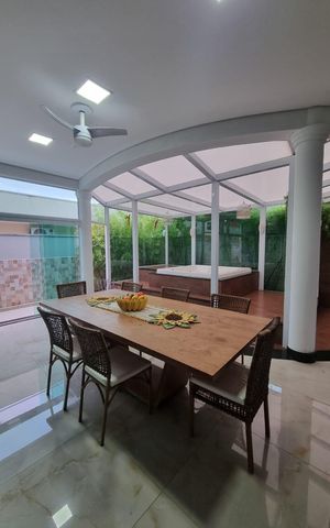 Casa de condomínio para alugar com 400m², 4 quartos e 4 vagas Casa de condomínio para alugar com 400m², 4 quartos e 4 vagasÁrea Externa