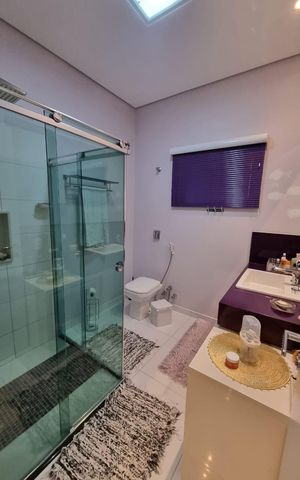Casa de condomínio para alugar com 400m², 4 quartos e 4 vagas Casa de condomínio para alugar com 400m², 4 quartos e 4 vagasBanheiro da suíte