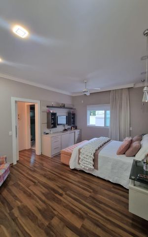 Casa de condomínio para alugar com 400m², 4 quartos e 4 vagas Casa de condomínio para alugar com 400m², 4 quartos e 4 vagasQuarto