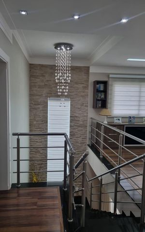 Casa de condomínio para alugar com 400m², 4 quartos e 4 vagas Casa de condomínio para alugar com 400m², 4 quartos e 4 vagasEscadas