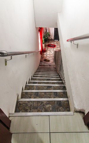 Casa à venda com 400m², 10 quartos e 2 vagasEntrada Casa 1