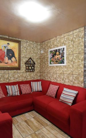 Casa à venda com 120m², 3 quartos e 2 vagasSala