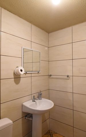 Casa à venda com 120m², 3 quartos e 2 vagasBanheiro externo