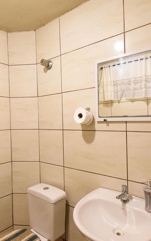 Casa à venda com 120m², 3 quartos e 2 vagasBanheiro externo