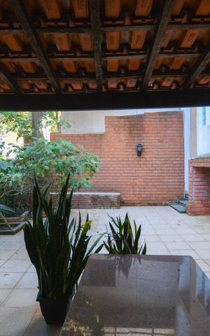 Casa à venda com 370m², 6 quartos e 3 vagas Casa à venda com 370m², 6 quartos e 3 vagasCHURRASQUEIRA