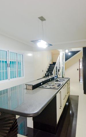 Casa à venda com 318m², 4 quartos e 2 vagasCozinha