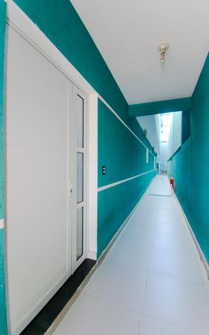 Casa à venda com 318m², 4 quartos e 2 vagasCorredor Lateral 
