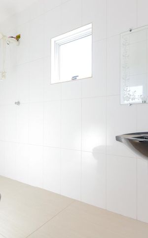 Casa à venda com 318m², 4 quartos e 2 vagasBanheiro de serviço