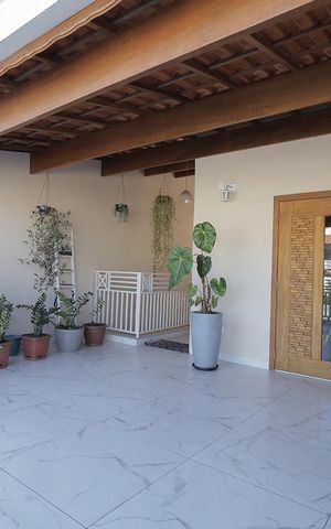 Casa à venda com 354m², 3 quartos e 2 vagas Casa à venda com 354m², 3 quartos e 2 vagasSacada