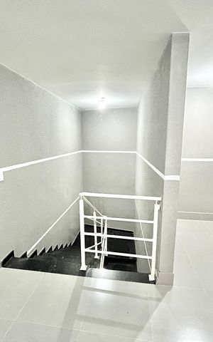 Apartamento para alugar com 44m², 2 quartos e sem vaga Apartamento para alugar com 44m², 2 quartos e sem vagaEscada