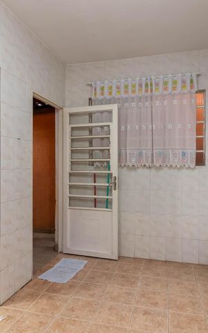 Casa à venda com 161m², 4 quartos e 1 vagaÁrea de Serviço