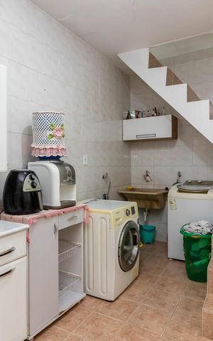 Casa à venda com 161m², 4 quartos e 1 vagaÁrea de Serviço