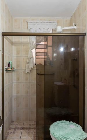 Casa à venda com 161m², 4 quartos e 1 vagaBanheiro 1