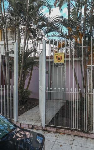 Casa para alugar com 250m², 4 quartos e 2 vagas Casa para alugar com 250m², 4 quartos e 2 vagasFachada