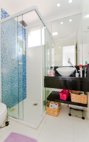 Apartamento à venda com 83m², 2 quartos e 2 vagasBanheiro da Suíte