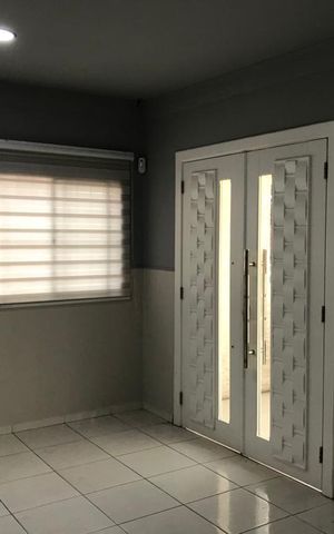 Casa à venda com 360m², 5 quartos e 2 vagas Casa à venda com 360m², 5 quartos e 2 vagasSala