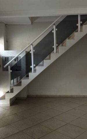 Casa à venda com 360m², 5 quartos e 2 vagas Casa à venda com 360m², 5 quartos e 2 vagasGaragem