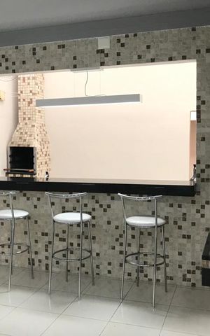 Casa à venda com 360m², 5 quartos e 2 vagas Casa à venda com 360m², 5 quartos e 2 vagasÁrea externa