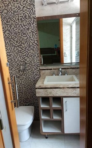 Casa à venda com 360m², 5 quartos e 2 vagas Casa à venda com 360m², 5 quartos e 2 vagasBanheiro