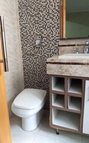 Casa à venda com 360m², 5 quartos e 2 vagas Casa à venda com 360m², 5 quartos e 2 vagasBanheiro