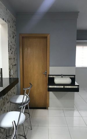 Casa à venda com 360m², 5 quartos e 2 vagas Casa à venda com 360m², 5 quartos e 2 vagasÁrea externa