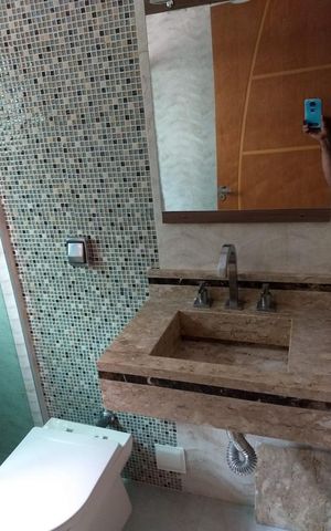 Casa à venda com 360m², 5 quartos e 2 vagas Casa à venda com 360m², 5 quartos e 2 vagasBanheiro