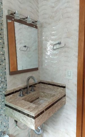 Casa à venda com 360m², 5 quartos e 2 vagas Casa à venda com 360m², 5 quartos e 2 vagasBanheiro