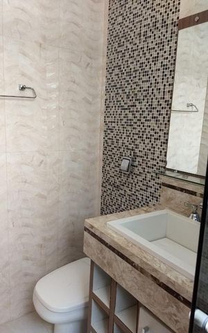 Casa à venda com 360m², 5 quartos e 2 vagas Casa à venda com 360m², 5 quartos e 2 vagasBanheiro