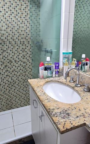 Apartamento à venda com 76m², 2 quartos e 1 vaga Apartamento à venda com 76m², 2 quartos e 1 vagaBanheiro