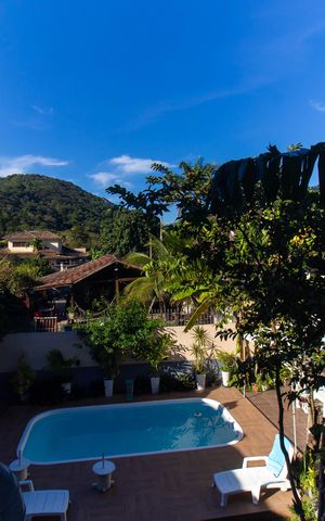 Casa à venda com 480m², 5 quartos e 4 vagas Casa à venda com 480m², 5 quartos e 4 vagasVista da Sala