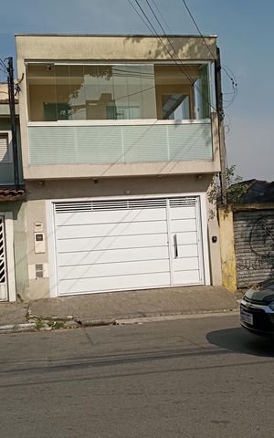 Casa à venda com 195m², 3 quartos e 2 vagasFachada