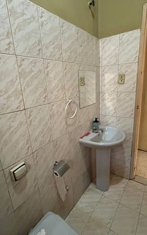 Casa à venda com 70m², 2 quartos e sem vagaBanheiro