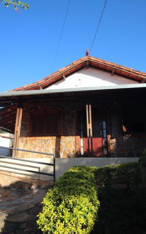 Casa à venda com 290m², 3 quartos e 1 vagaFachada