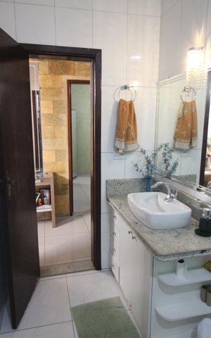 Casa à venda com 290m², 3 quartos e 1 vagaBanheiro