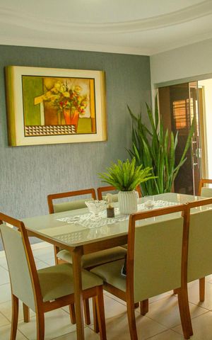 Casa à venda com 330m², 0 quarto e 5 vagas Casa à venda com 330m², 0 quarto e 5 vagasSala de Jantar