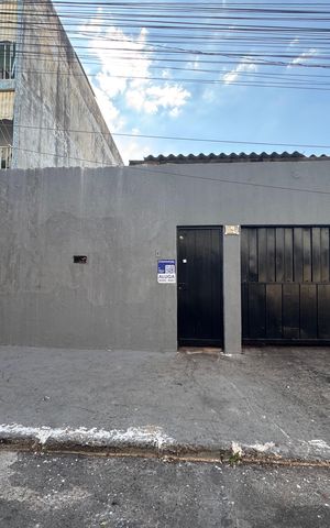 Casa à venda com 144m², 3 quartos e 3 vagas Casa à venda com 144m², 3 quartos e 3 vagasFachada longe