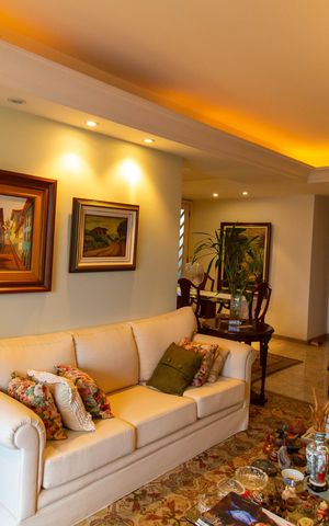 Apartamento à venda com 300m², 3 quartos e 3 vagas Apartamento à venda com 300m², 3 quartos e 3 vagasSala