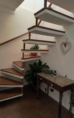 Apartamento à venda com 85m², 2 quartos e 1 vagaEscada