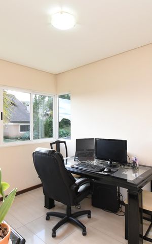 Casa de condomínio à venda com 346m², 4 quartos e 4 vagasEscritório