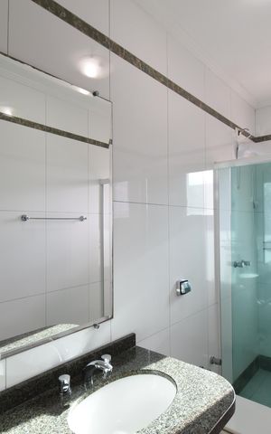 Casa de condomínio à venda com 346m², 4 quartos e 4 vagasBanheiro da Suíte 4
